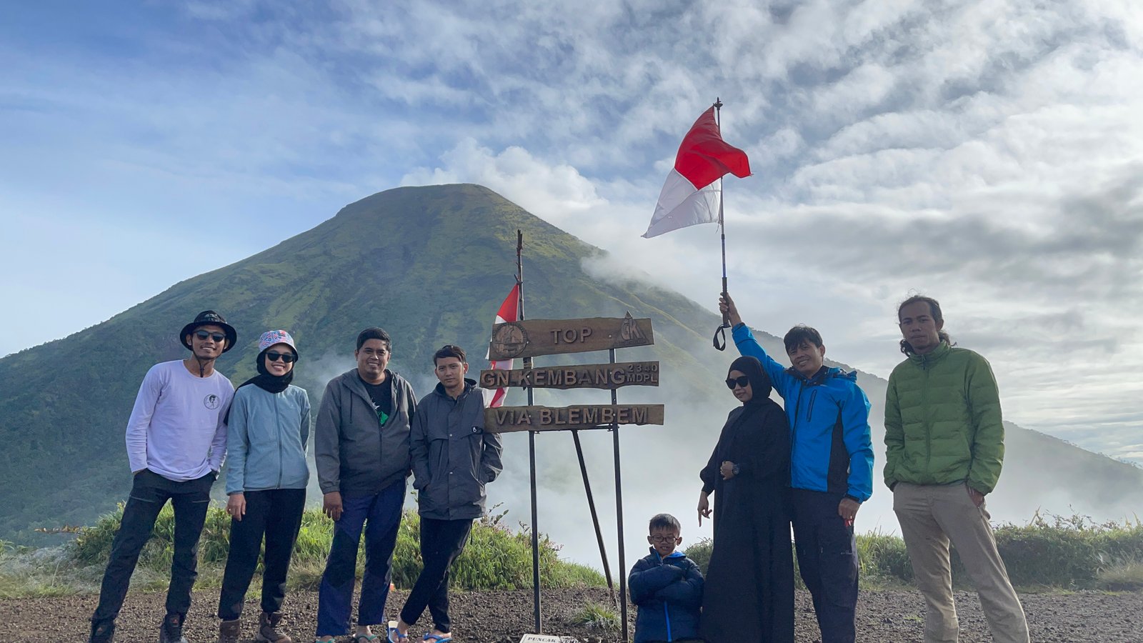 Pendakian Gunung Kembang